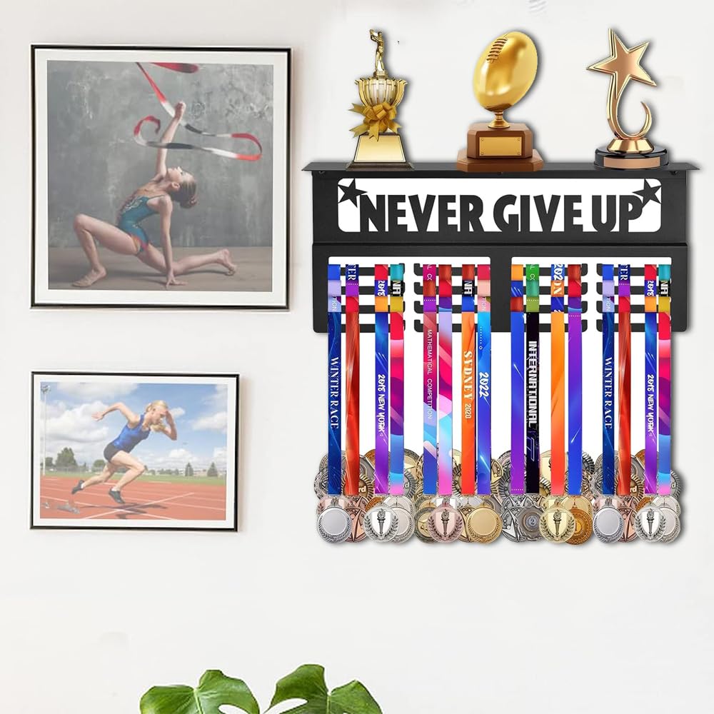 Porte Médaille Running, Présentoir de Médailles Never Give Up Support Mural pour Médailles, Porte-Médailles en Métal pour le Rangement des Médailles de Prix Olympiques pour Enfants et Adultes