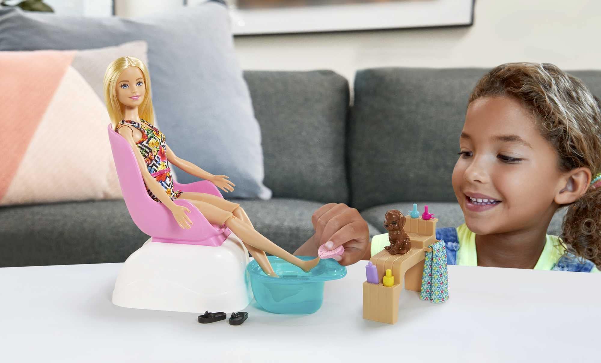 Barbie Mani-Pedi Spa Playset with Blonde Doll, Puppy, Foot Spa & Accessories, 2 Fizzy Packs Create Foaming Foot Bath, Color-Change on Doll’s Nails for Repeat Manicures & Pedicures, 3-7 Years