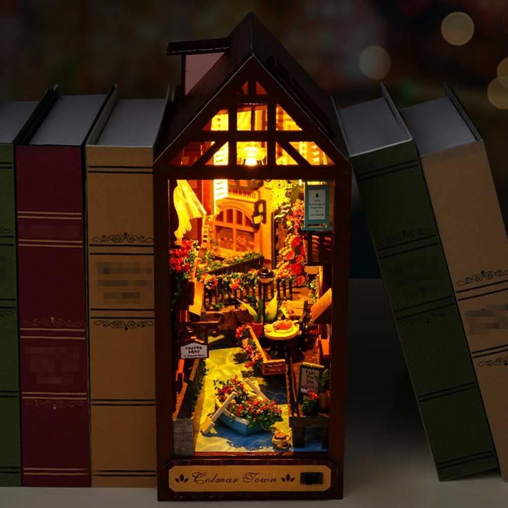 Model edukacyjny Wkładka do półki na książki 2023 nowa wkładka na półkę na książki Diorama Booknook ze światłami LED i szczegółową instrukcją produkcji rękodzieło dekoracja wnętrz