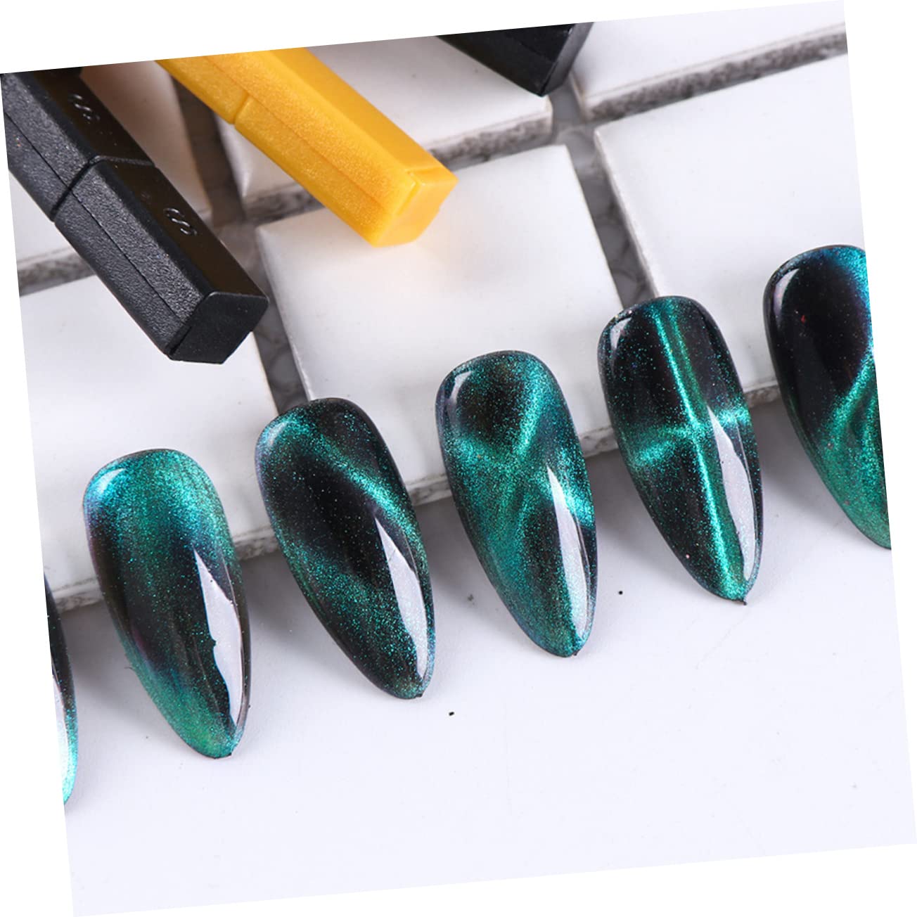 Housoutil 16pezzi Penna Magnetica Per Unghie Cat Eye Strumenti Magnetici Per Nail Art Colori Random Per Manicure Creativa e Unica Adatta Per Salon e Uso Domestico