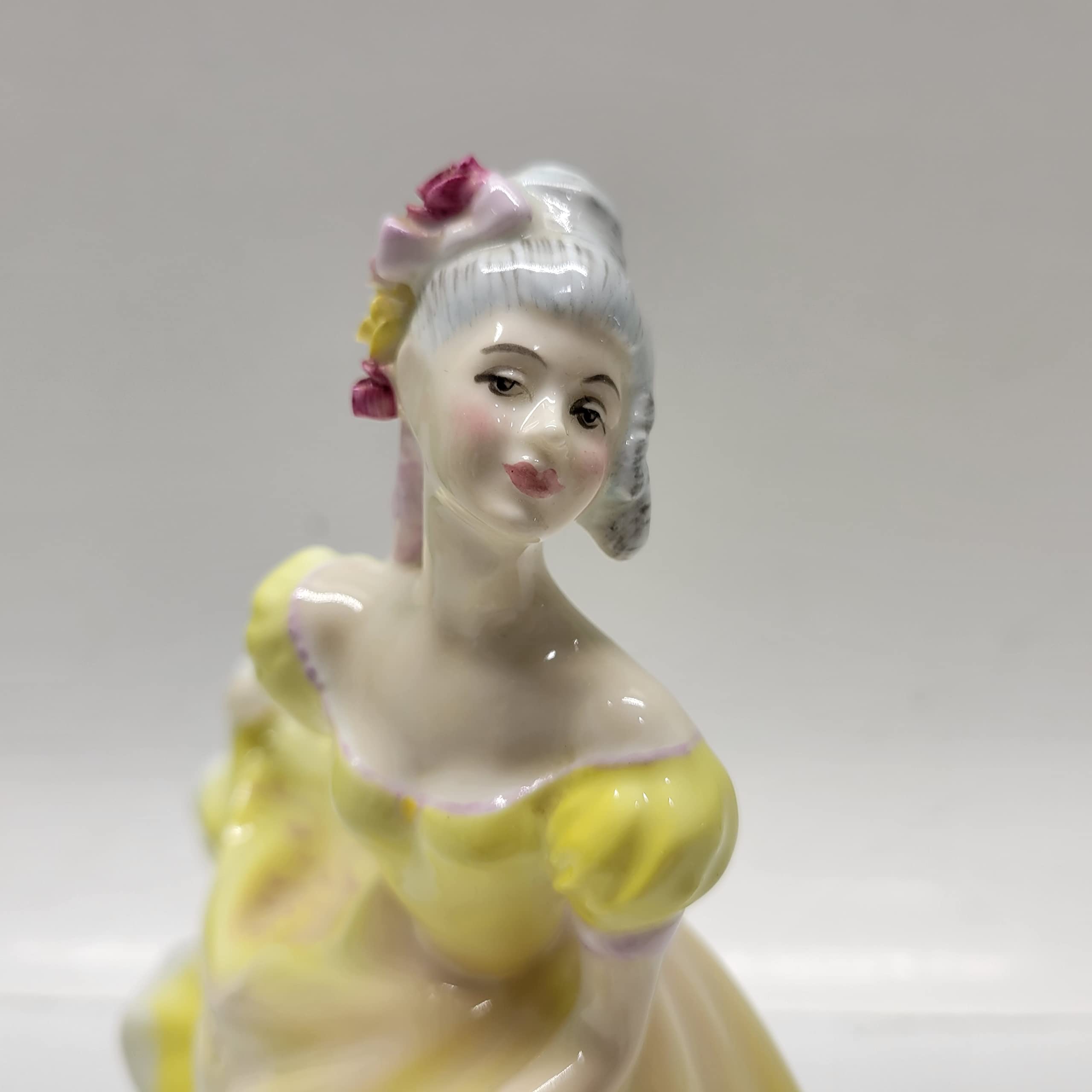 Amazon.com: Royal Doulton Ninette HN2379: Collectible Figurines