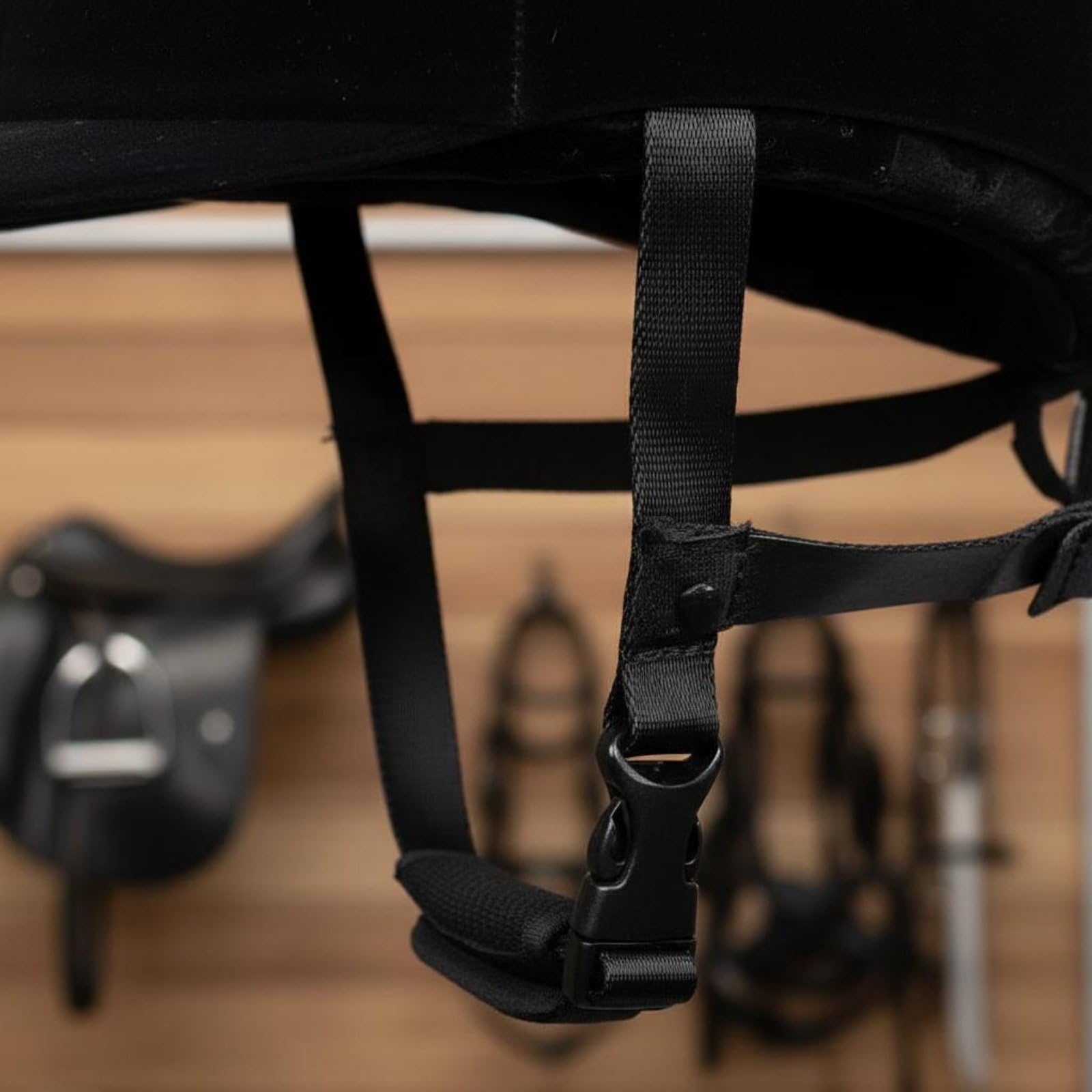 Amagogo Casco Equitazione Velluto Morbido con Fibbia Regolabile Protezione Testa Traspirante da con Sottogola Adatto Uomo Equitazione Classica