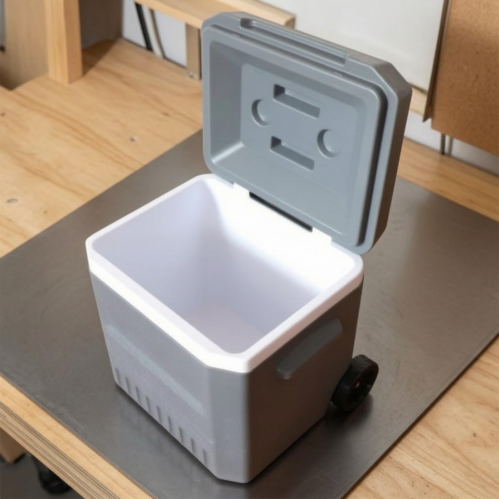 Harilla Kompakt Kühlbox mit Becherhaltern | Robuste Hartplastik-Konstruktion, Kühlbehälter mit Klappdeckel, leicht zu reinigen, Behälter, für Camping, Picknick, Angler