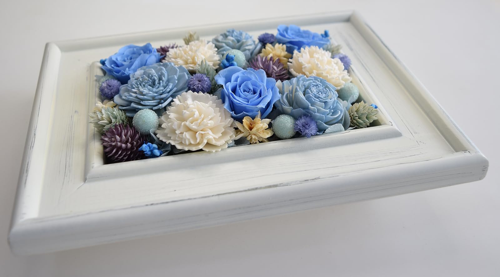 Amazon｜プリザーブドフラワー 壁掛け 厚みのある白フレームの