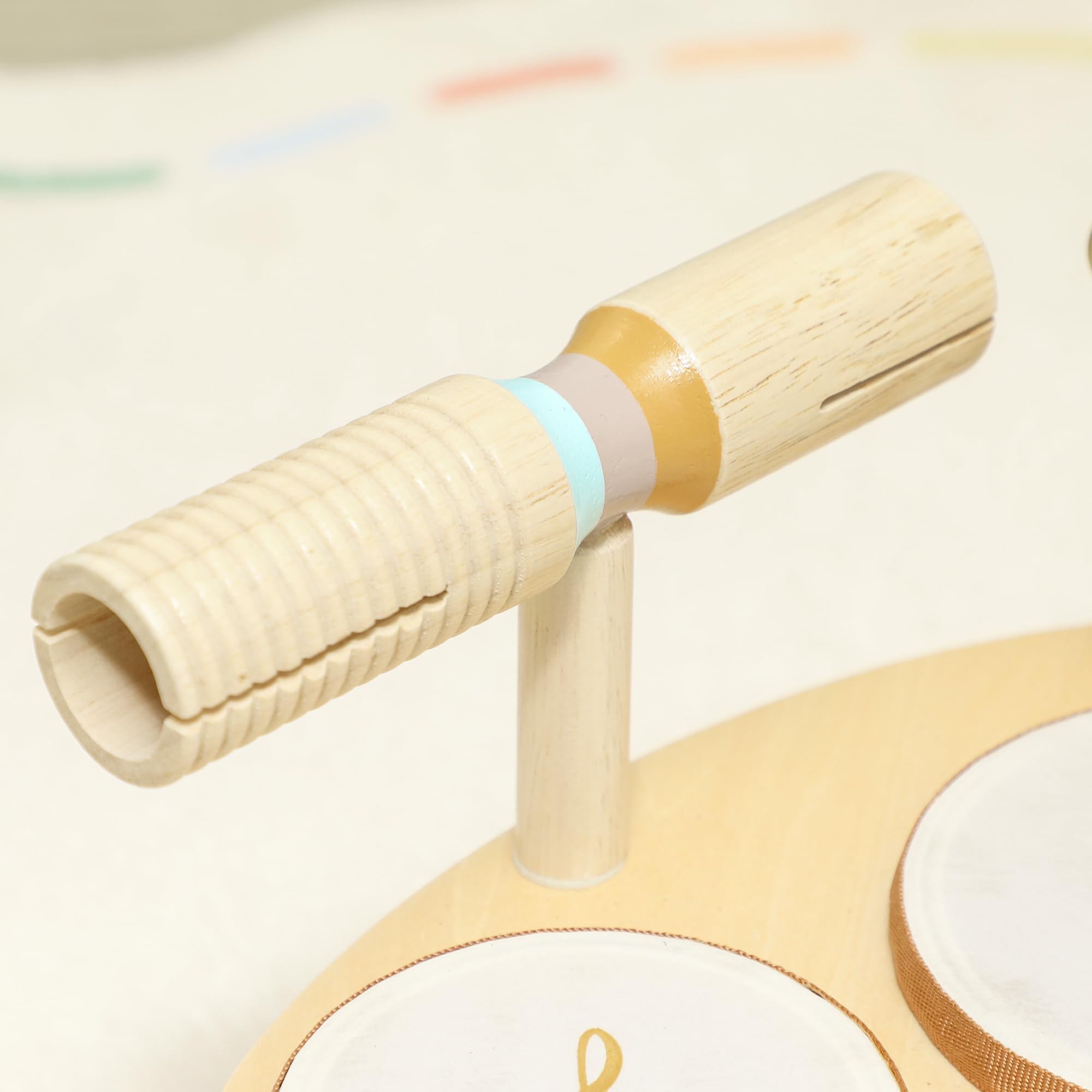 AIYAPLAY Set Musicale per Bambini, Strumenti in Legno e Metallo con Tamburi e Xilofono per Età 2+ Anni, Regali Musicali per Bambini e Bambine, Colore Legno Naturale