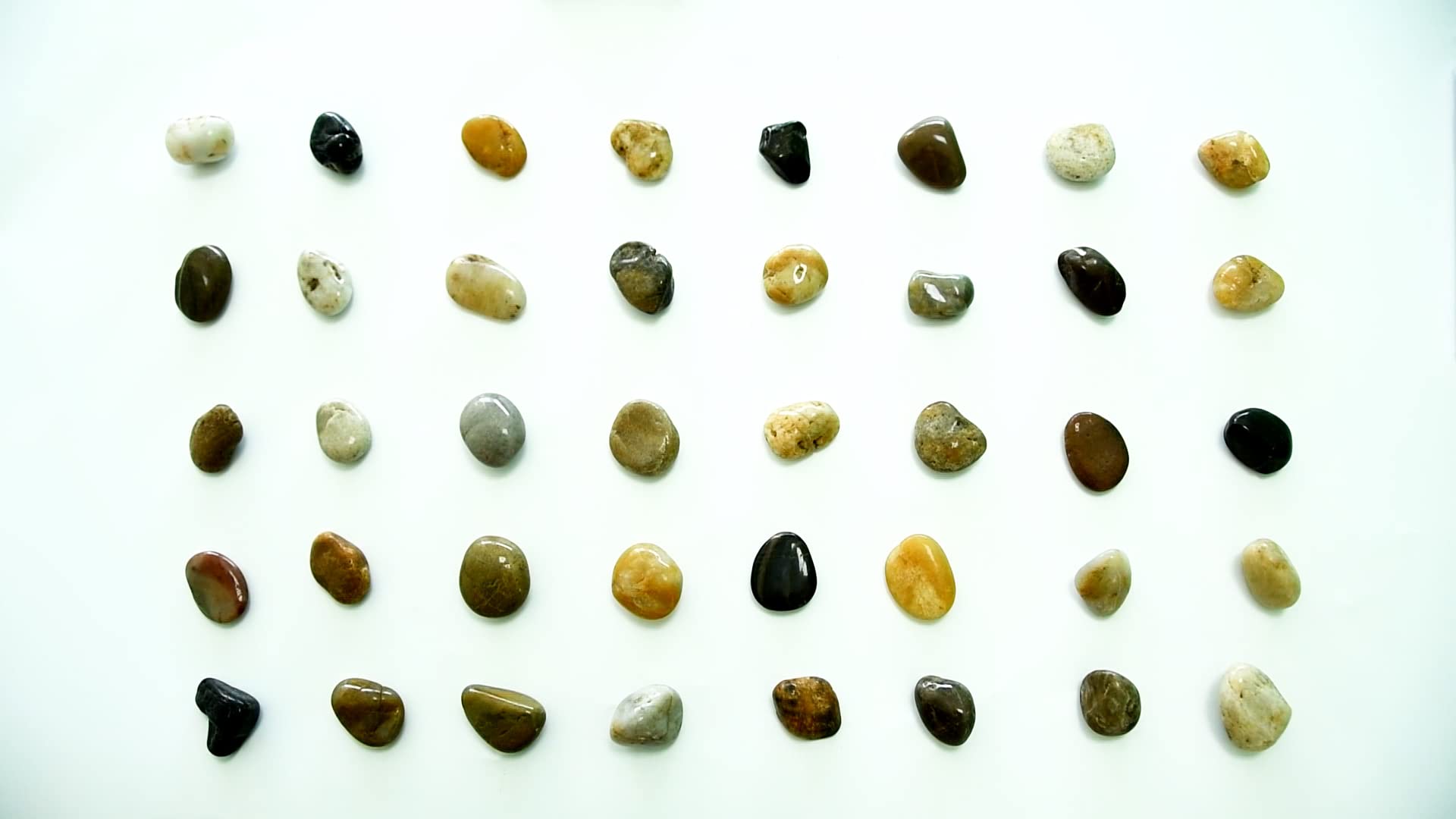 GasSaf 5 Pounds Polished Pebbles, Natural Polished Mixed Color Stones, Decorative Gravel for Plants, Vases, Aquariums, Outdoor Decorative, DIY Decorative River Rock Stones - Medium(1"-1 3/4")