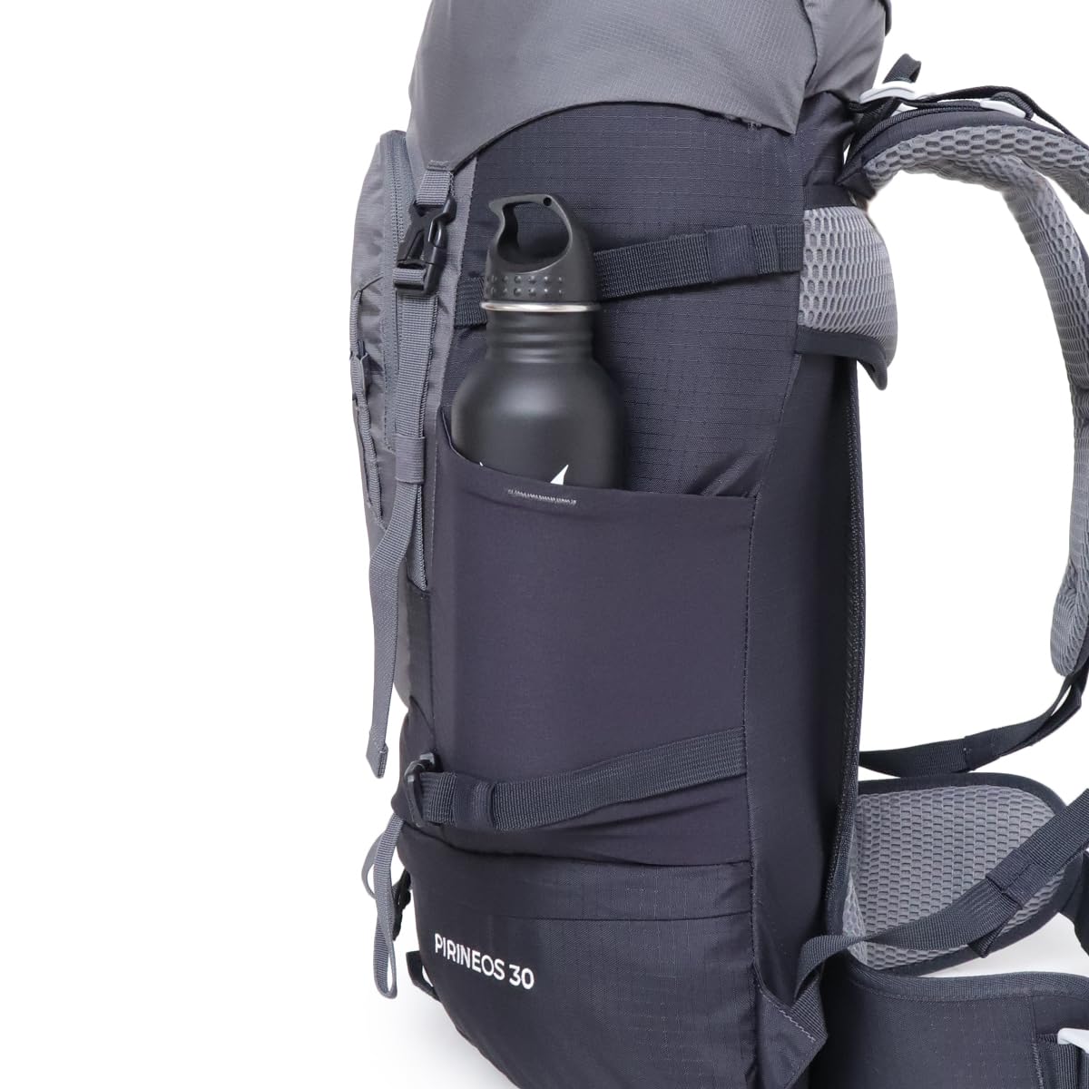 Mochila de travesia con espalda ventilada de 30 l. C: GRIS T: U