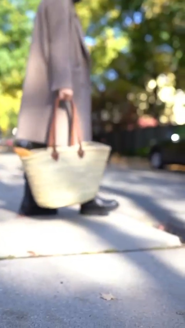 Bolsa de paja con asas de cuero estilo cesta miniatura 7