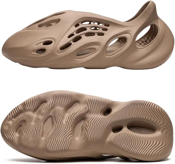 adidasイージーフォームランナー 落ち着いた黄土色を纏った Yeezy Foam Runner 