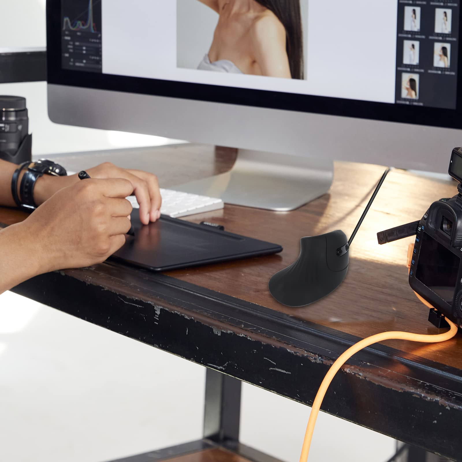 Super Space Vertikale kabelgebundene Maus 800/1200/2400/3200 DPI, ergonomische Computermaus mit 6 Tasten, kabelgebundene Gaming-Maus für Laptop, Desktop, PC,Schwarz, Geschenk für Männer Frauen