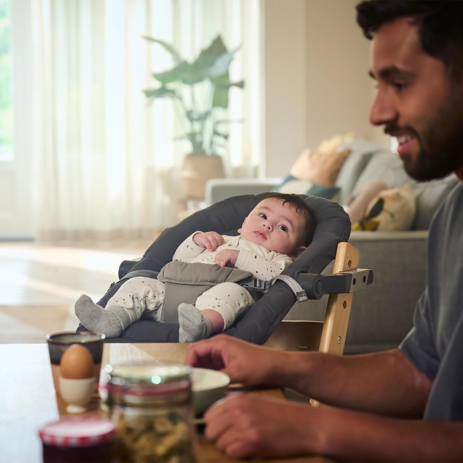 Bebeconfort Timba Baby, Bujaczek 2-w-1, 0–6 mies., 0–9 kg, Zestaw dla noworodków do wysokiego krzesełka Timba Baby, 2 odchylane pozycje, Bardzo miękkie siedzisko, 3-punktowa uprząż, Tinted Graphite