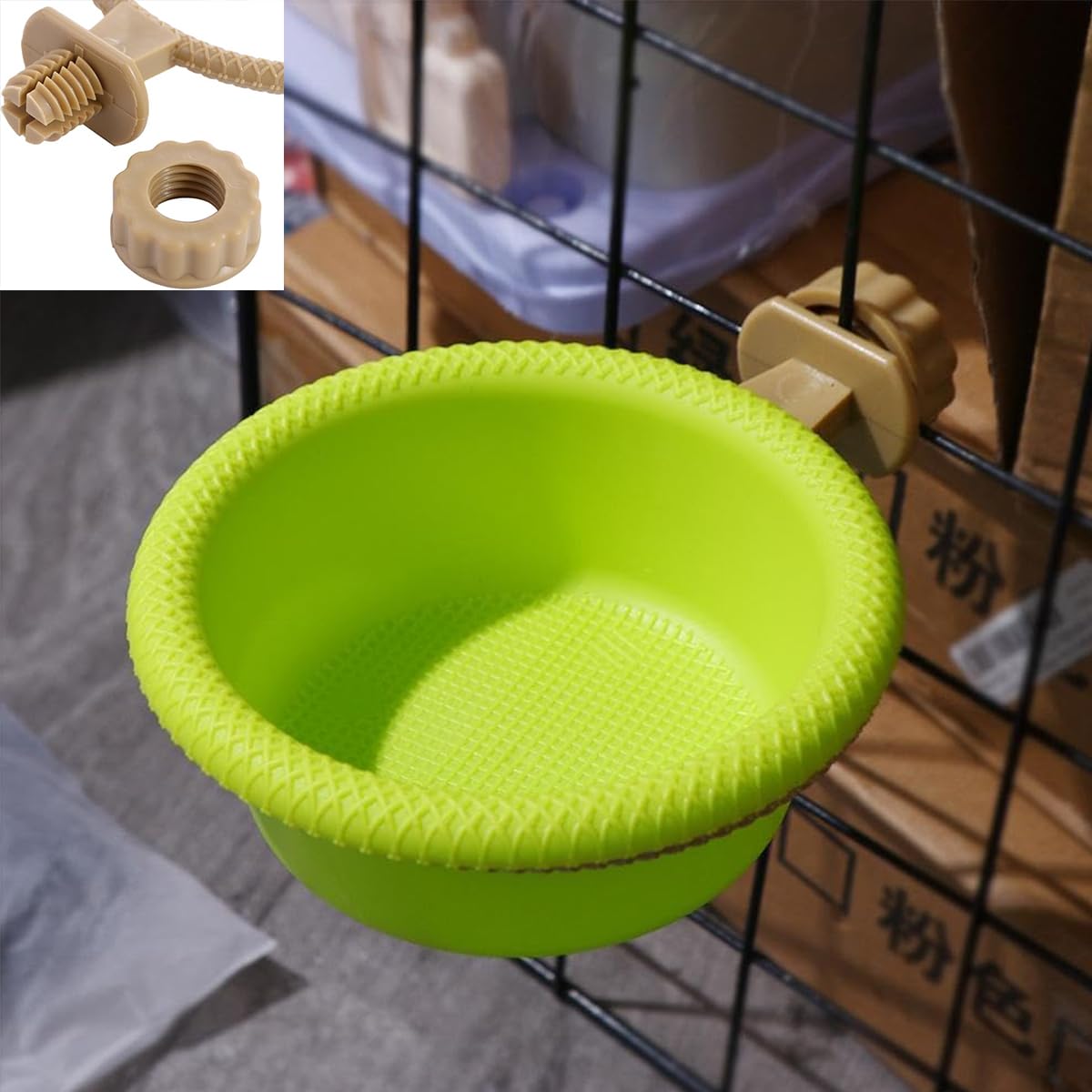 Vasca Da Bagno Per Uccelli 3-in-1 &ndash; Alimentatore, Abbeveratoio E Doccia, Diametro 12 Cm, Profondit&agrave; 5 Cm, In PVC Resistente, Per Gabbie Di Pappagalli E Canarini