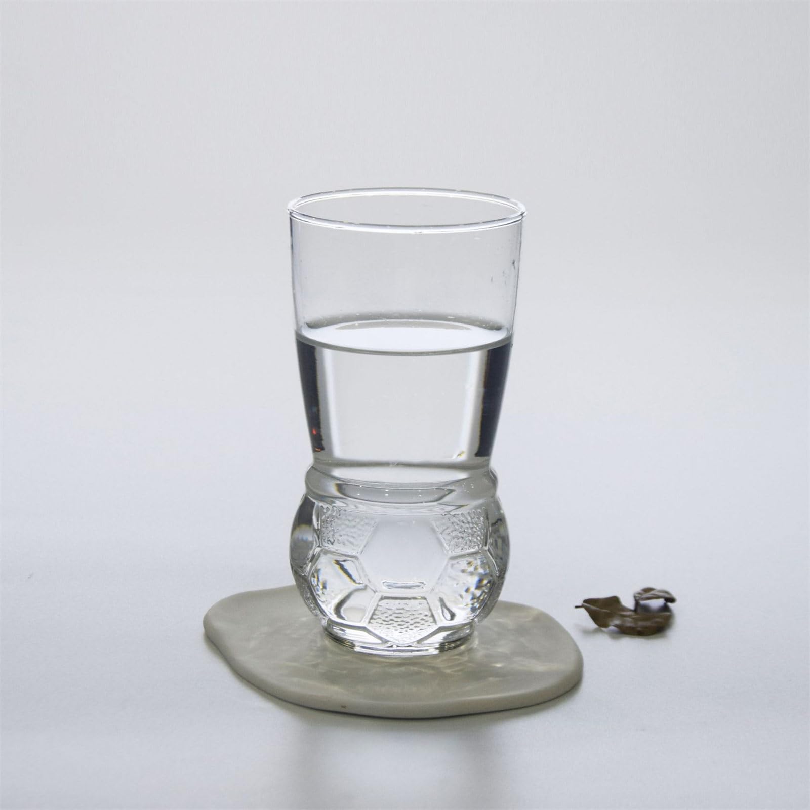6 Stück durchsichtige Fußball Design Glasbecher, 450 ml, großes Fassungsvermögen, Uhrenspiel Trinkgeschirr für Bier und Getränke, Fußball Biergläser