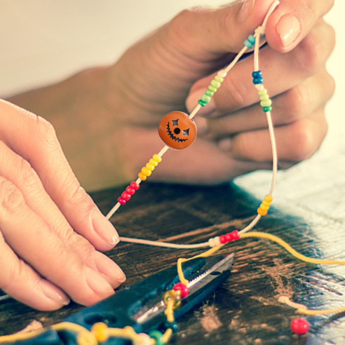 Abaodam 180 Pezzi Perline di Legno per Gioielli Fai da Te Halloween Superficie Liscia senza Bave, per Braccialetti e Collane, Accessori Creativi per Decorazioni Autunnali