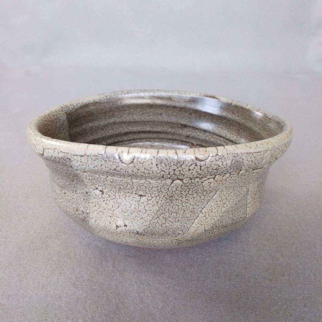 西岡小十　氏作　黒唐津沓茶碗　蛇蝎唐津茶碗　唐津焼　合わせ箱付き 西岡小十 氏作 黒唐津沓茶碗 蛇蝎唐津茶碗 唐津焼 合わせ箱付き