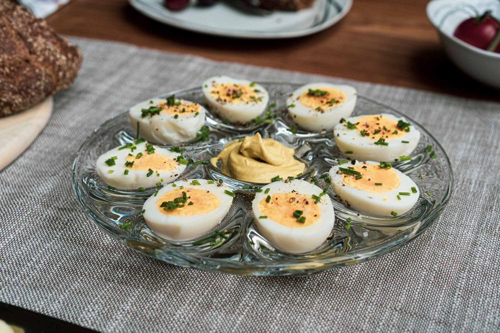 Formano - Piatto per uova per servire o come decorazione, con spazio per fino a 8 uova e una salsa, accattivante in ogni sala da pranzo, cucina e soggiorno