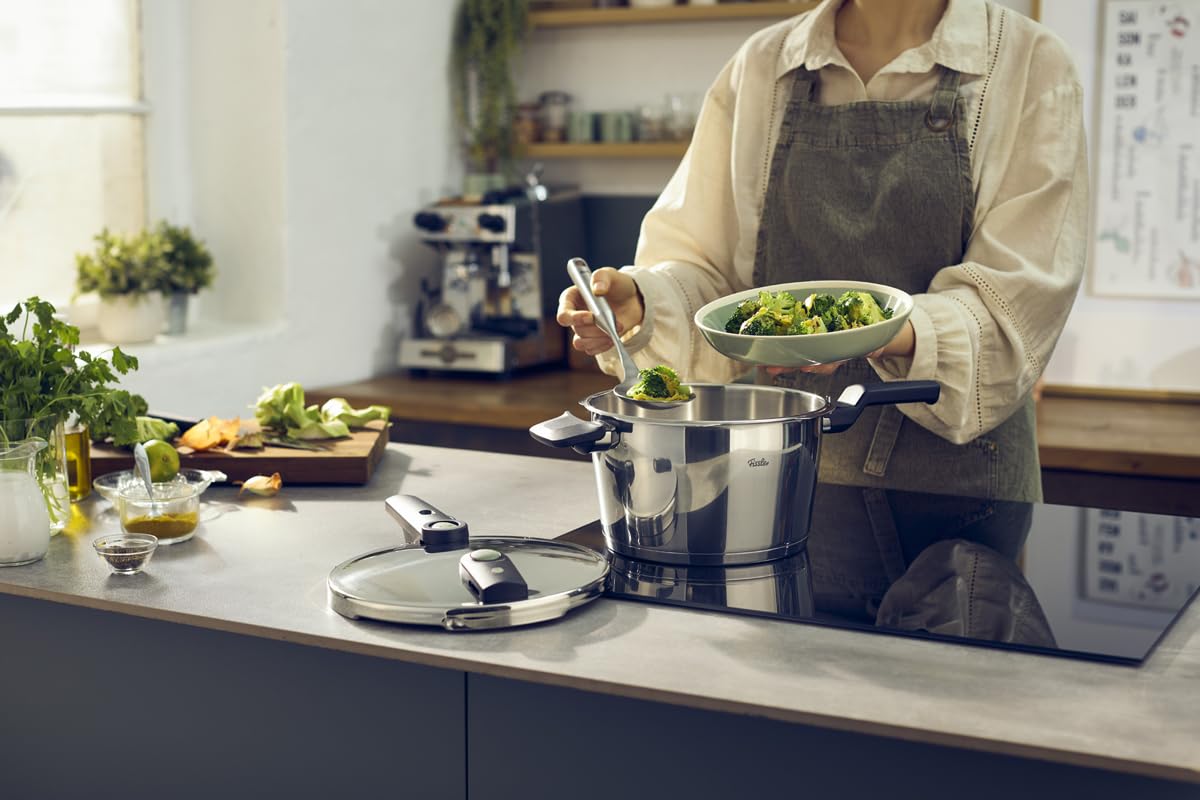 Fissler Vitaquick® Elemental Schnellkochtopf 4,5 L (Ø 22 cm) salbeigrün – Made in Germany, 2 Garstufen, energiesparend, Superthermic Boden, Induktion