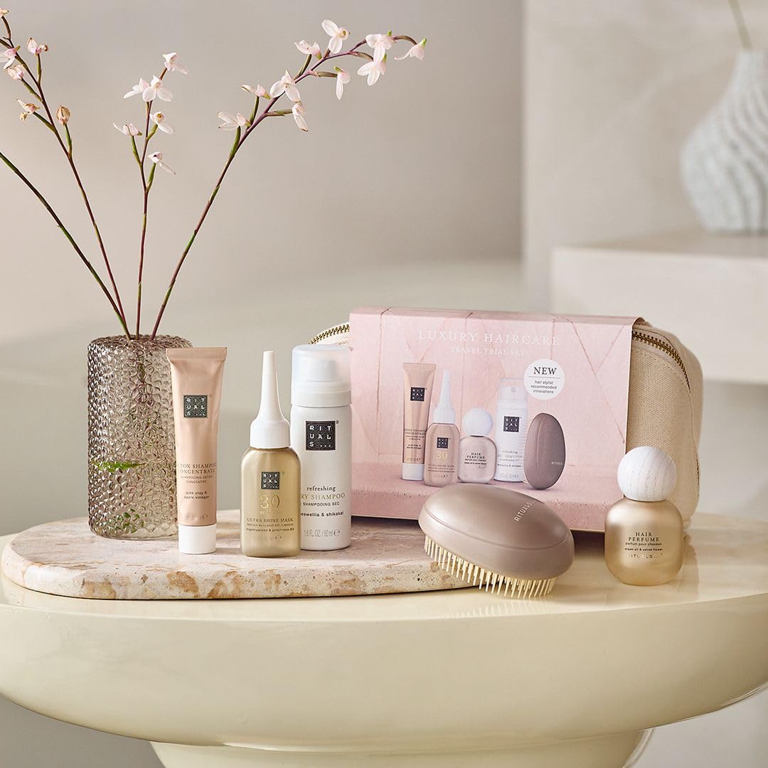 RITUALS Haarpflege Set - 4 Reisegrößen + Exklusive Haarbürste in einer wiederverwendbarer Tasche – Detox Shampoo, Trockenshampoo, Ultra Shine Maske & Haarparfum