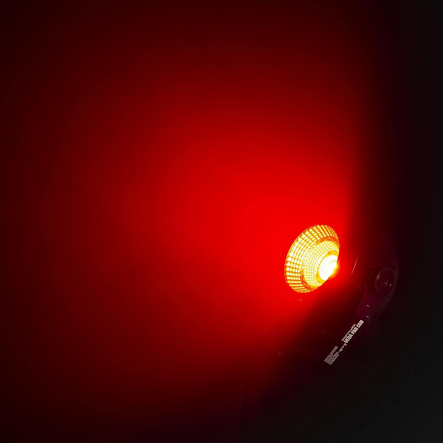 lightmaXX Vega PAR COB projecting a red light