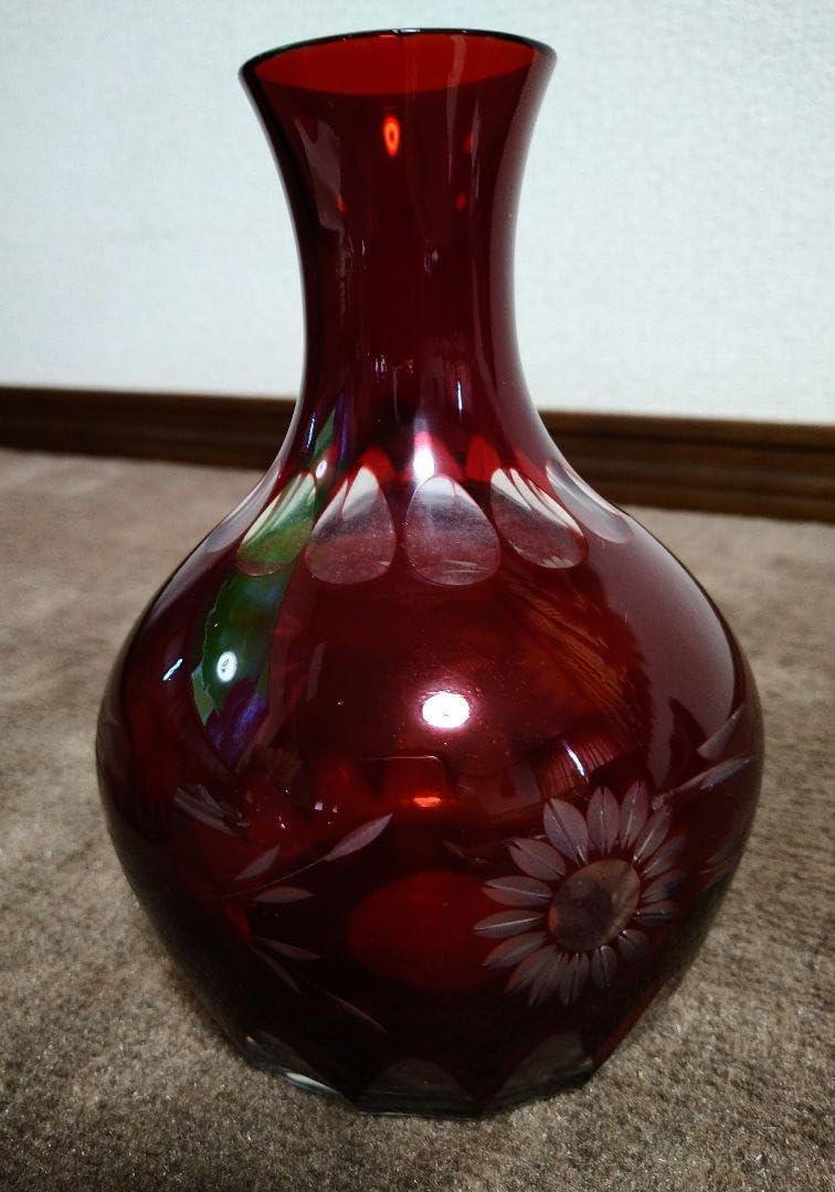 赤い切り子硝子の水差し