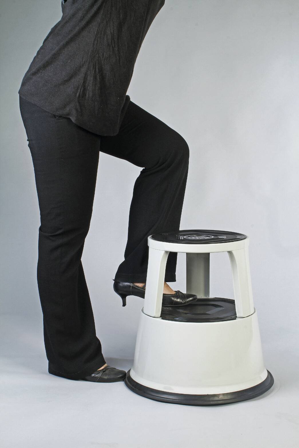 Sgabello Con Rotelle In Metallo - Portata 150 Kg, Certificato T&Uuml;V, Rosso - Per Ufficio E Magazzino