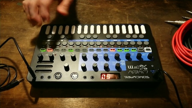 【美品】Sonicware LIVEN XFM Amazon.com: Sonicware Liven XFM [FM Synthesizer Groove Box