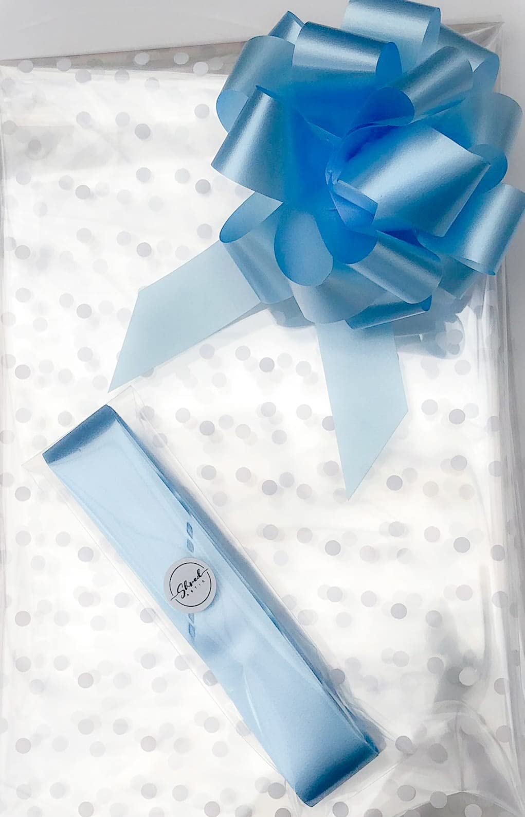 ShredAstic® White Dot Florist Cellophane wrap with 30mm Pull Bow (3 metres, Pale Blue)