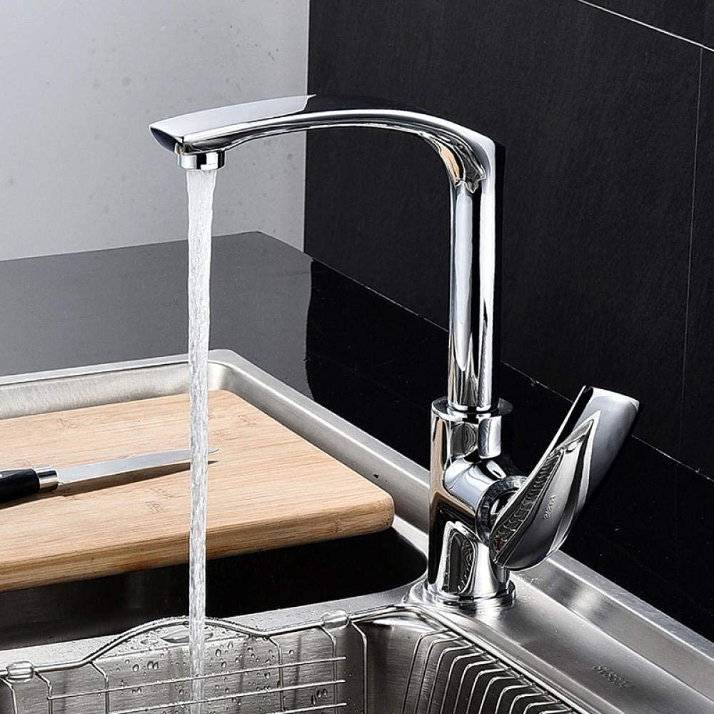 Robinet de cuisine orange et chrome pour un évier moderne
