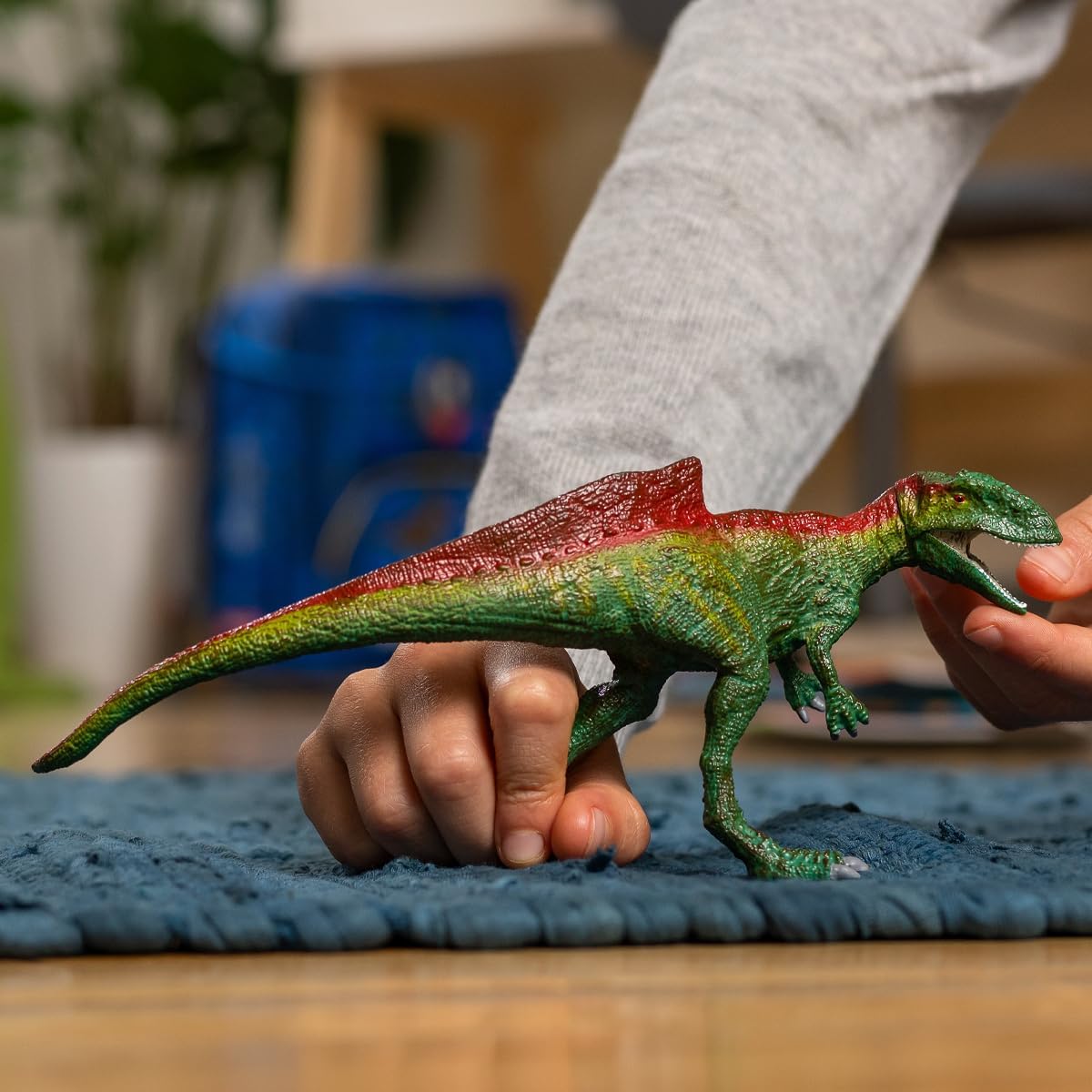 Schleich Dinosaurs - 8" Concavenator Dinosaur Toy - Detailed, Realistic Dino Action Figure with Movable Jaw for Boys and Girls - Fun, Imaginative Play Figurine Dinos - Cool Toys for Ages 5+