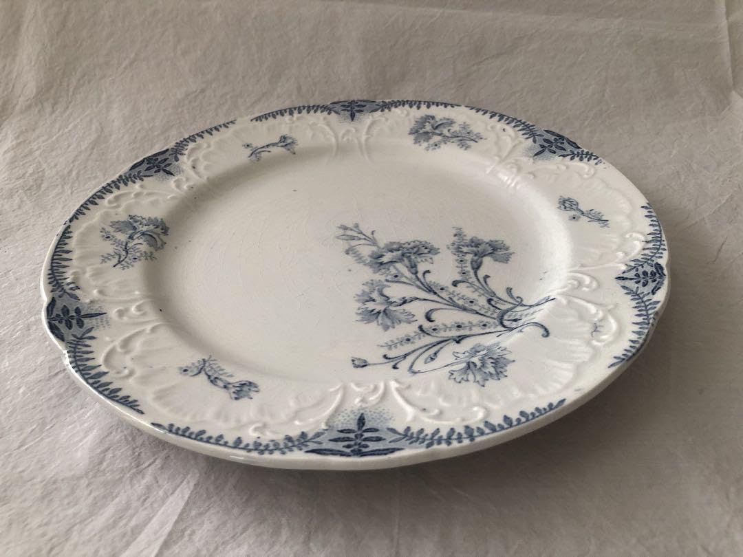 フランス アンティーク Luneville レリーフの美しいデザート皿 フランス アンティーク Luneville レリーフの美しいデザート皿