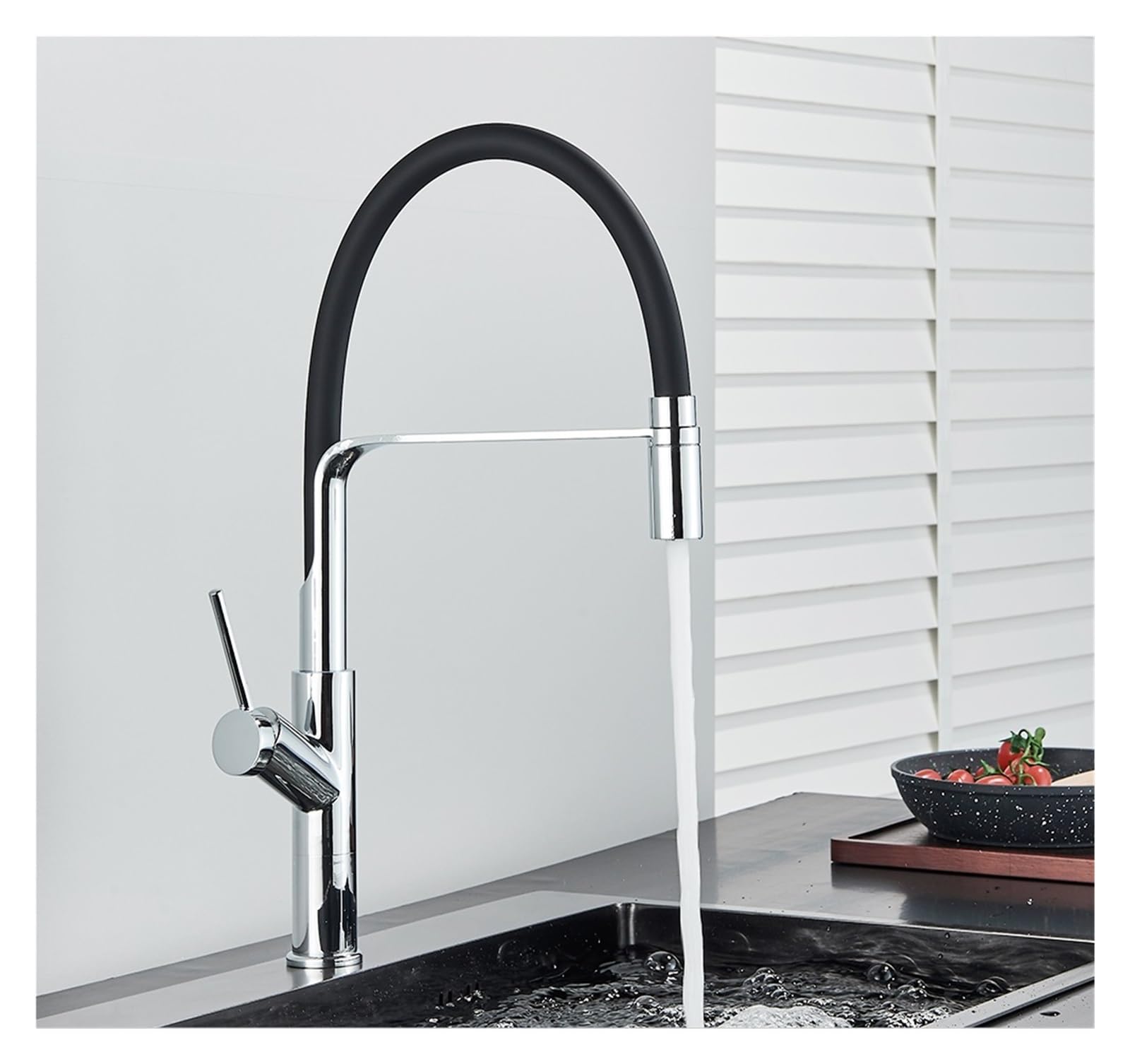 Mitigeur de cuisine en laiton noir mat au design élégant et moderne