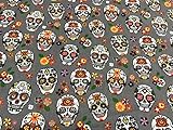 tela de algodón , sobre una base de popelina, y un estampado de calaveras típicas de mejico, las cuales las llaman catrinas. Aplica esta tela para confeccionar cualquier manualidad o labor que te surja, como confeccionar cojines, sabanas, cortinas. también es apta para hacer mascarillas. Recomendaciones de lavado: A mano o a máquina a 60º. No utilizar lejía ni optros productos similares ya que puden dañar la tela.ancho de la tela 150 cms.