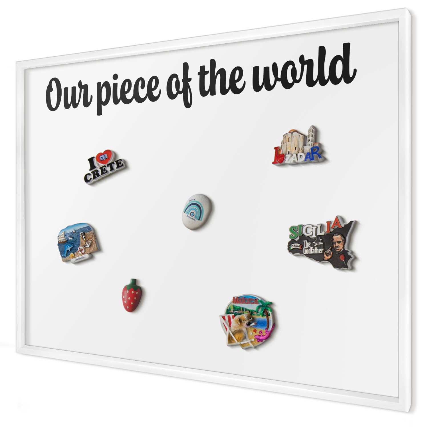 Panel Magnético 100x70 cm | con Marco Blanco | Our Piece Of The World | Montaje Fácil | Organizador de Pared | Para Recuerdos de Vacaciones | Expositor de Imanes de Nevera y Postales | Para Cocina