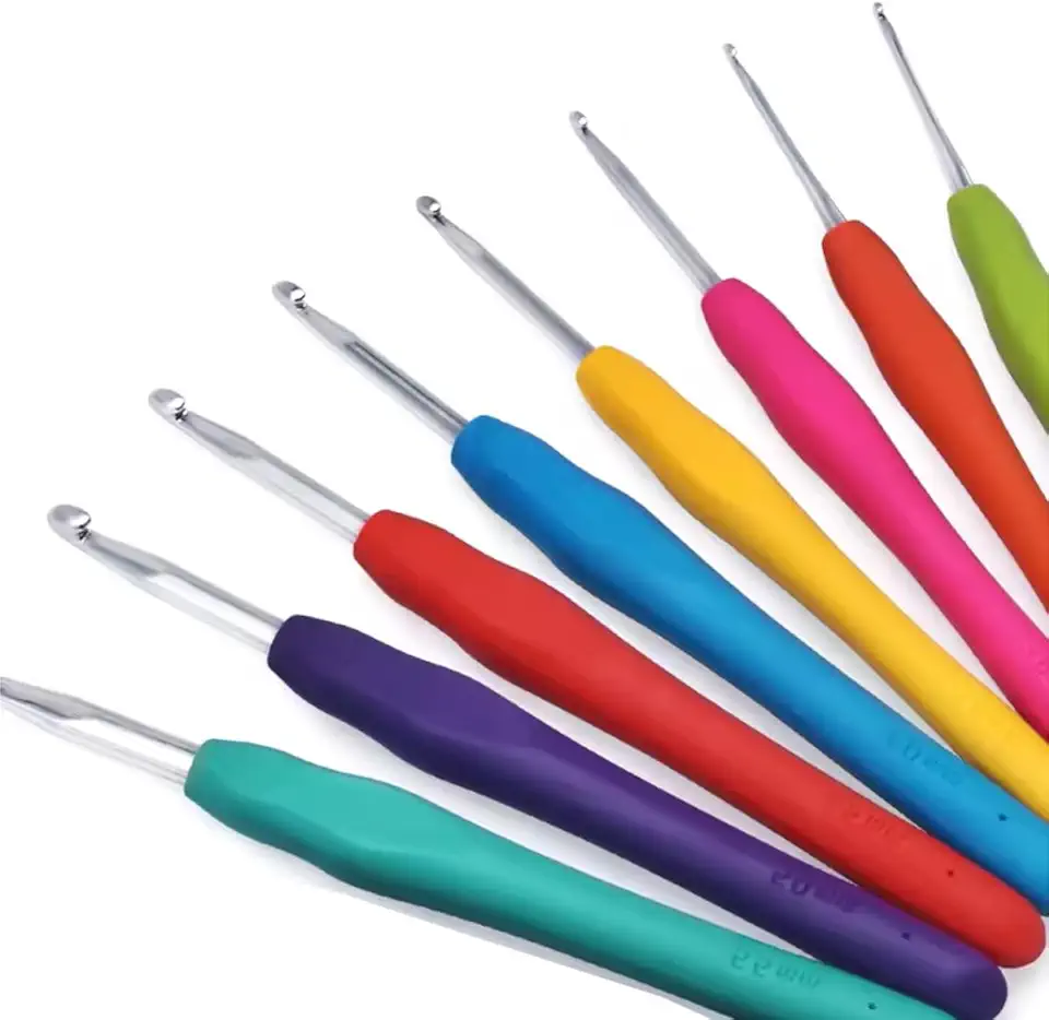 Kit 8 Agulhas de Crochê com Cabo Ergonômico Emborrachado, Tamanhos 2mm até 5,5mm, Design Soft, para Artesanato