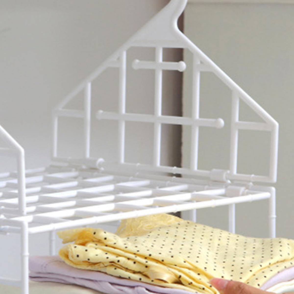 OUNONA Organizador Colgante Plegable de Armario, 3 Niveles, PP, White | Rejilla Ventilada, Gancho Integrado, Instalación sin Herramientas, Ahorro de Espacio para Ropa y Accesorios
