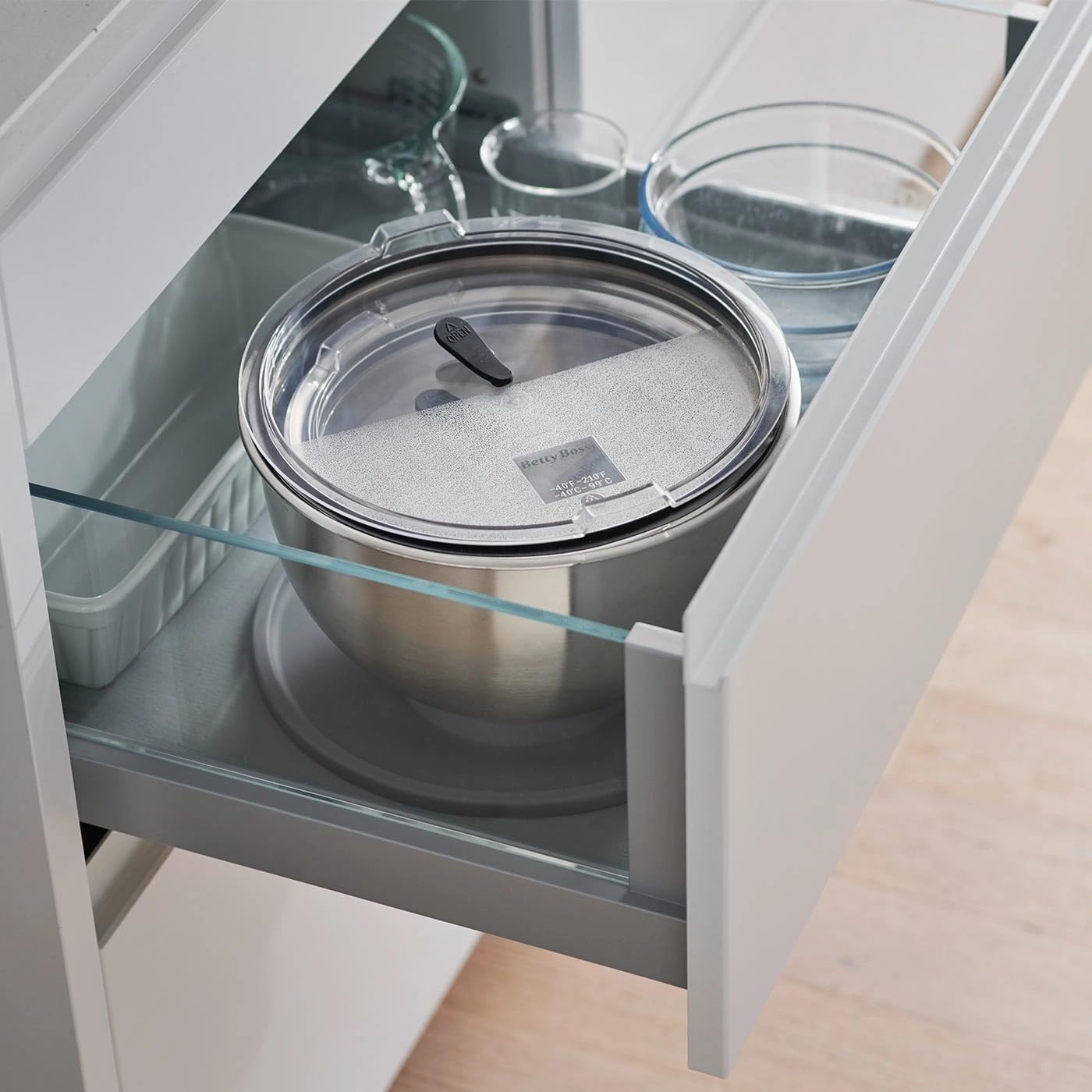 Betty Bossi - Edelstahlschüssel mit Deckel und Spritzschutz - 2er-Set - Edelstahl Silikonmatte Deckel für sicheren Transport - Schüsselduo mit vielen Talenten