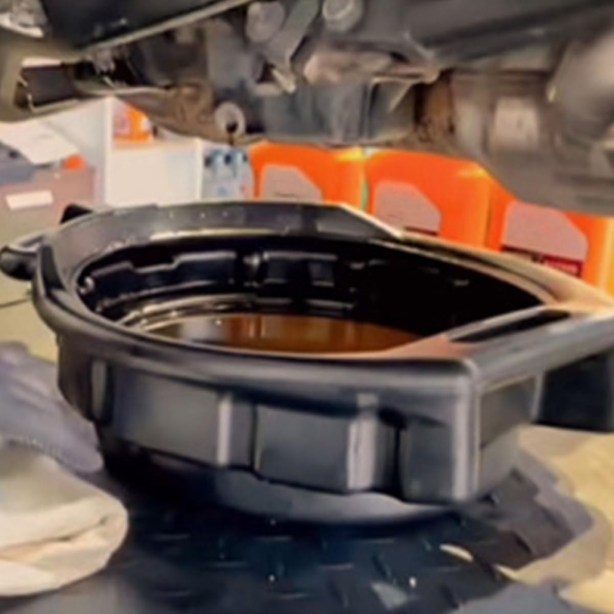 ULTECHNOVO Bandeja de Drenaje Automotor 2 Piezas 10l y 15l para Aceite Usado, Contenedores de Almacenamiento Resistentes de PE para Mantenimiento y Reparación de Motor