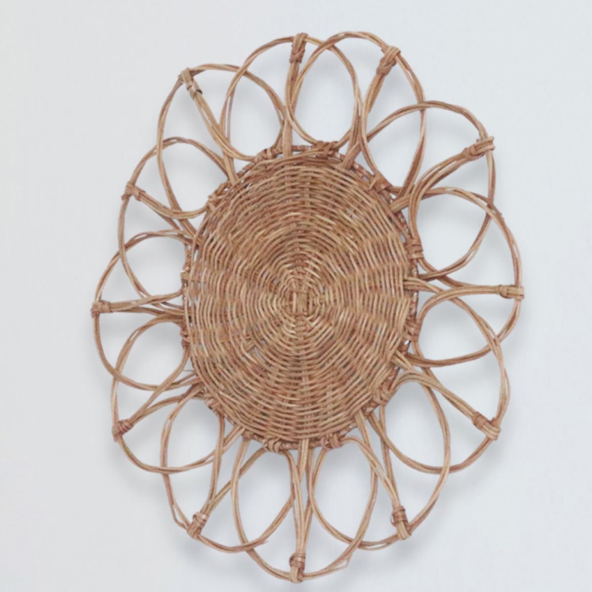 Operitacx Decorazione da Parete Superficie Delicata e Design Festivo in Rattan Intrecciato a Forma di Fiore per Arredamento Casa e Soggiorno