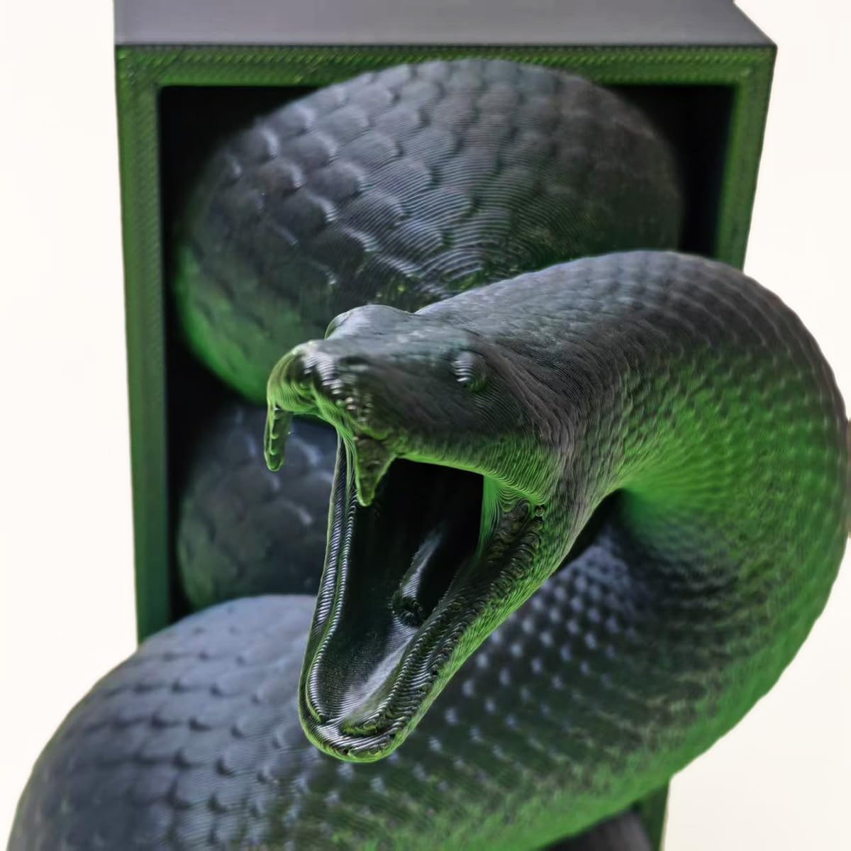 3D Printed Snake Head Decor - Unique Bookshelf Sculpture for Home, Office, and Reptile Theme Enthusiasts (Blended Green Gradient)