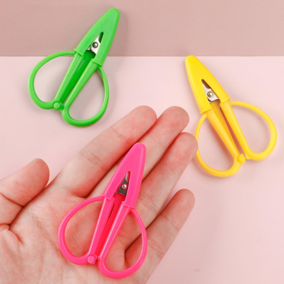 Mini Tijeras Portátiles de Seguridad para Costura 6 Piezas | Acero Inoxidable y Silicona, Puntas Finas, Aspecto Bonito, para Labores de Viaje y Enhebrado
