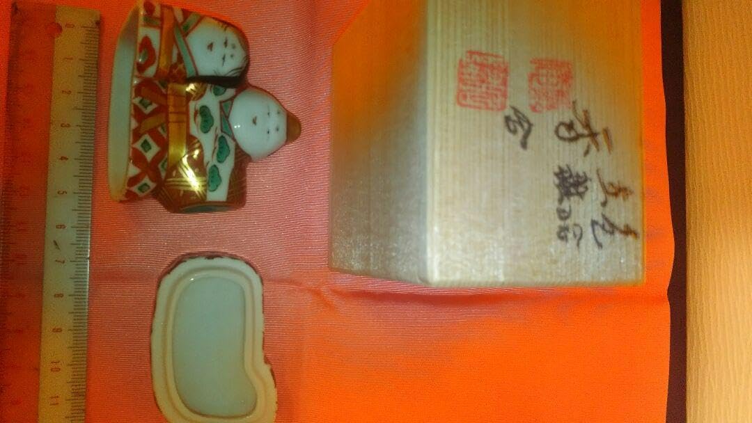 色絵香合、立ち雛人形、昭阿弥作。 色絵香合立ち雛人形昭阿弥作。 茶道具 香合（こうごう） 香合 染