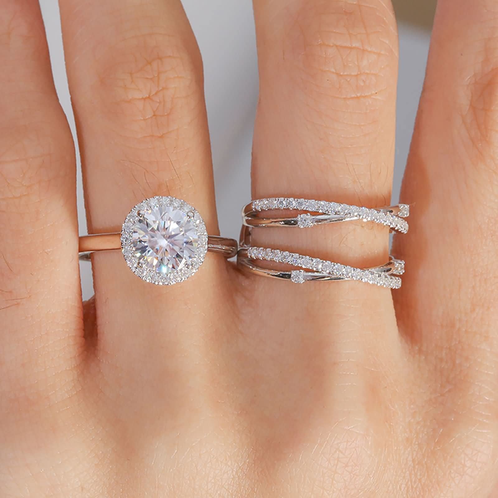Anillos de oro blanco para mujer, juego de anillos de boda de oro blanco de 14 K/18 quilates con 4 puntas redondas de 8 x 8 mm con moissanita de 2 quilates | Tamaño del anillo personalizado