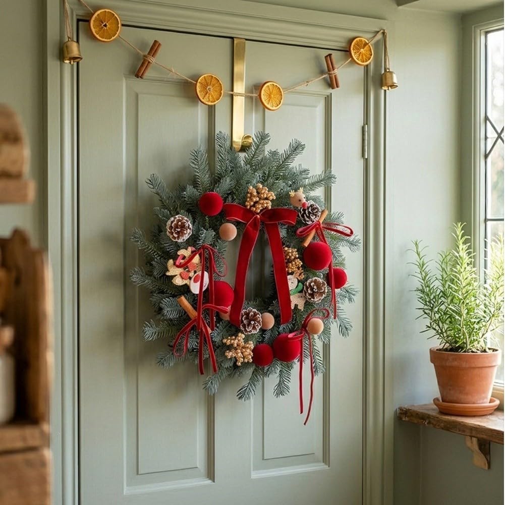 Weihnachts-Tropfenkranz 44cm Rustikal mit Kiefernzweigen(B) | 44cm hoch, realistische Kiefernzweige, rote Samtschleife, rustikales Design, tropfenförmig