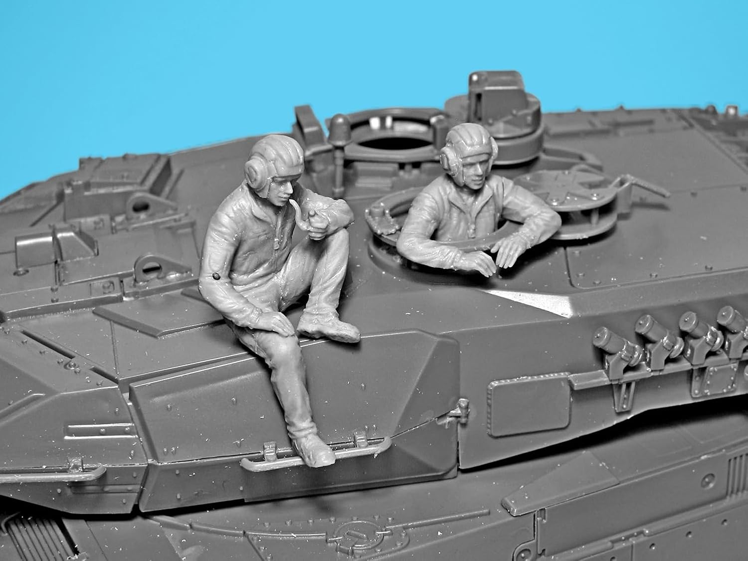 ICM 1:35 Leopard Crew Ukraine