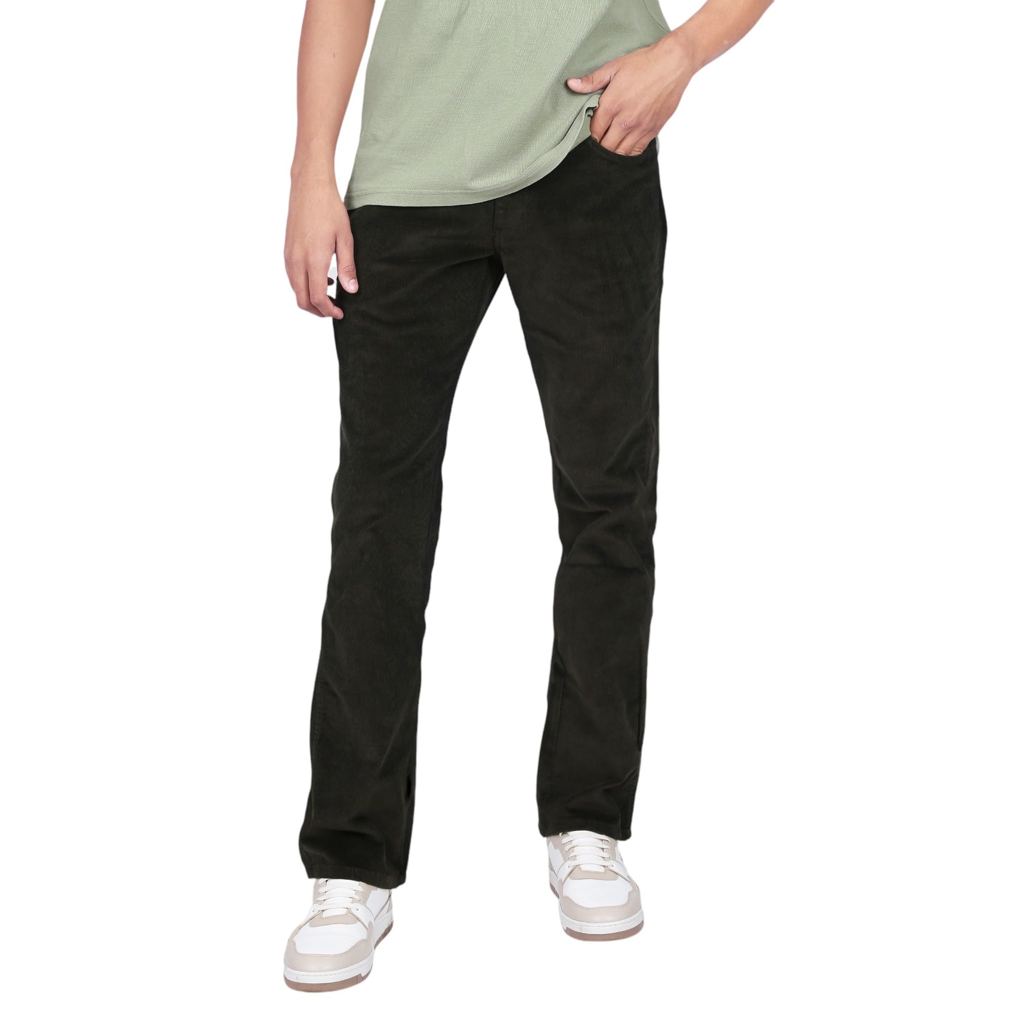 Wrangler Men Green Mid Rise Straight Fit Trousers in green