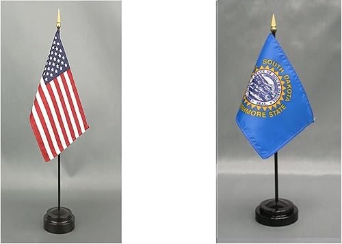 Miniatura 41 de Fabricado en los Estados Unidos. Bandera miniatura de escritorio y mesa de 4 x 6 pulgadas, incluye 2 soportes de bandera y 2 pequeñas banderas