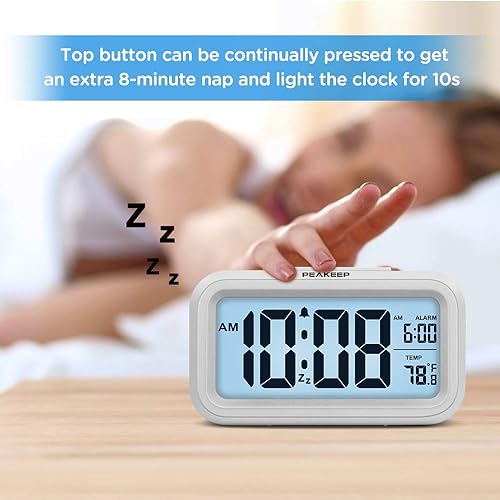 Miniatura 24 de Peakeep - Reloj despertador con luz nocturna inteligente, funciona con pilas, con temperatura interior, reloj digital de escritorio para dormitorios