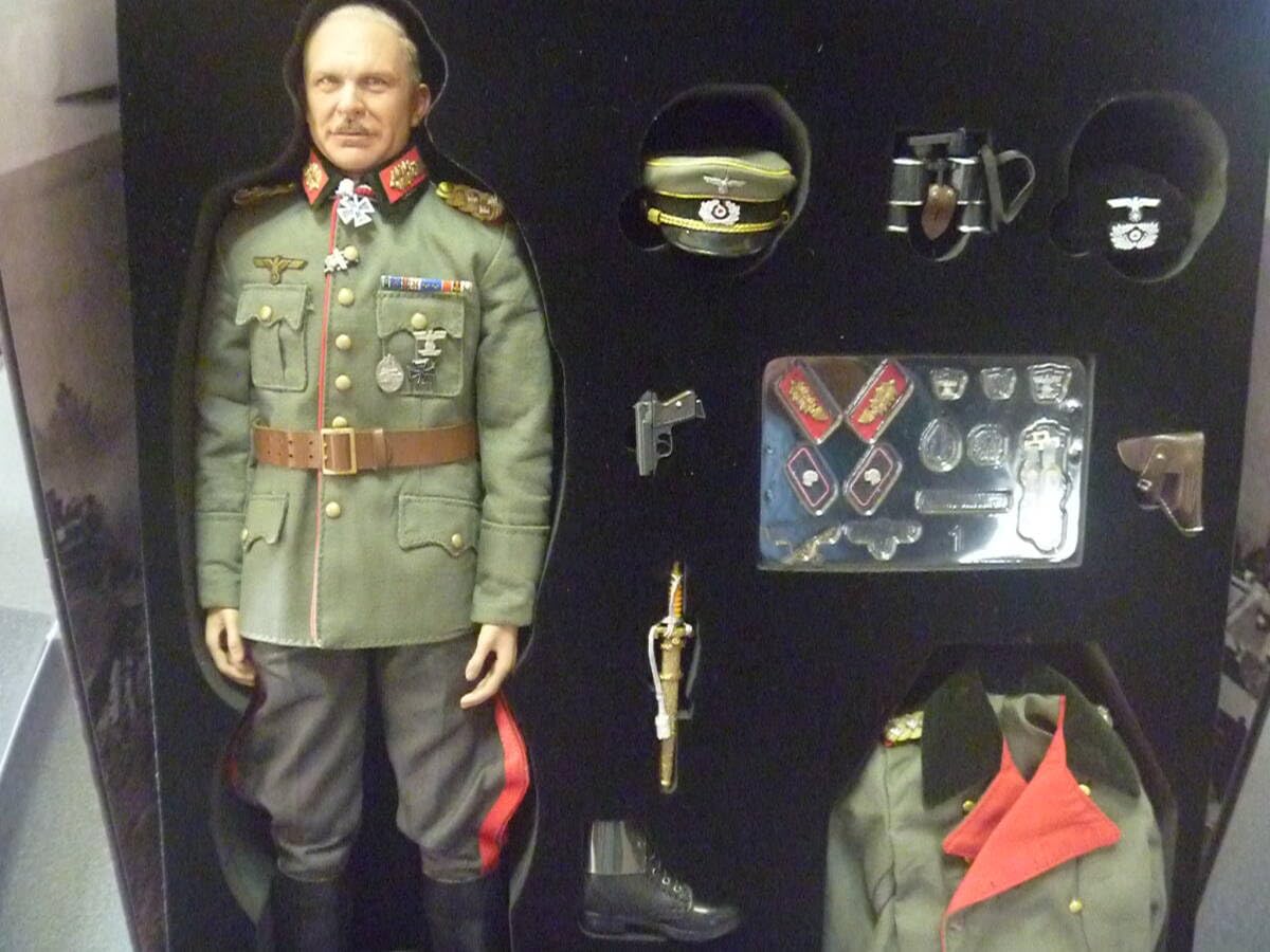 ドラゴンモデルズ製1/6ドイツ国防軍ハインツ・　グデーリアン陸軍大将 ドラゴンモデルズ製1/6ドイツ国防軍ハインツ・ グデーリアン陸軍大将