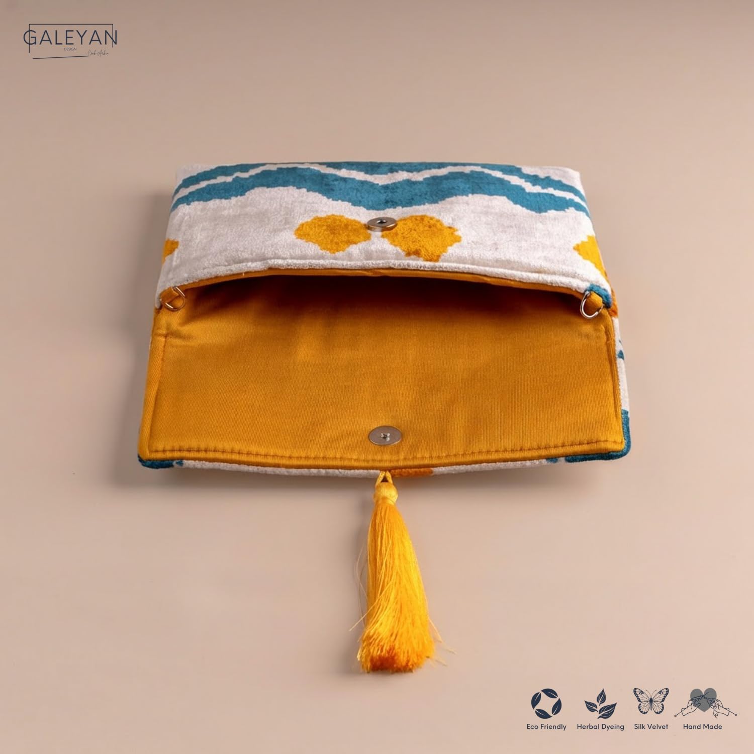 Pochette Ikat in velluto di seta fatta a mano, stile busta, design bohémien, motivo etnico, opzione cinturino a catena, pochette per feste serali, borsa premium, bianco sporco, turchese, oro