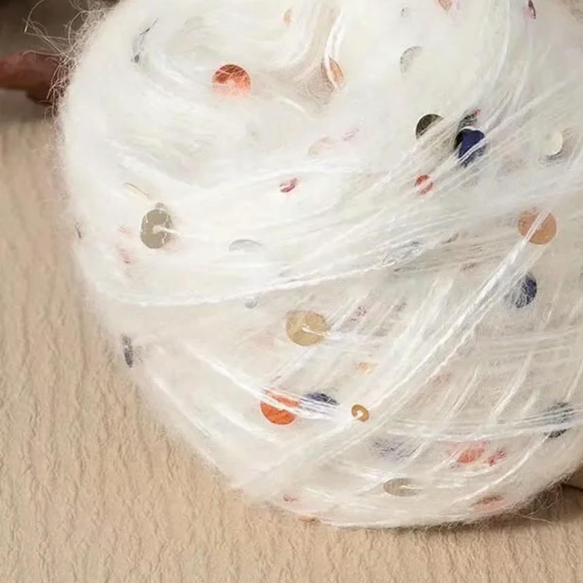 100 g przędzy moherowej z błyszczącymi cekinami do robienia na drutach, szydełkowania, swetrów, czapek, torebek, szalików, miękkich wełnianych włóczek.